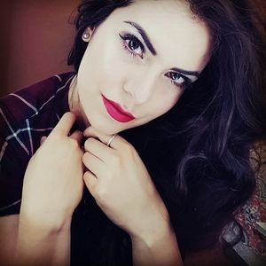 Meet your Posher, Daniela